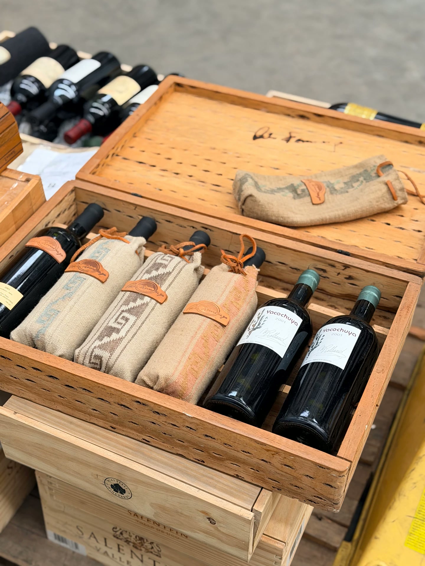 Cava privada con botellas de guarda